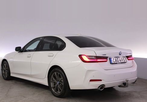 BMW 330, 2024