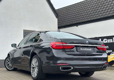 BMW 740, 2017