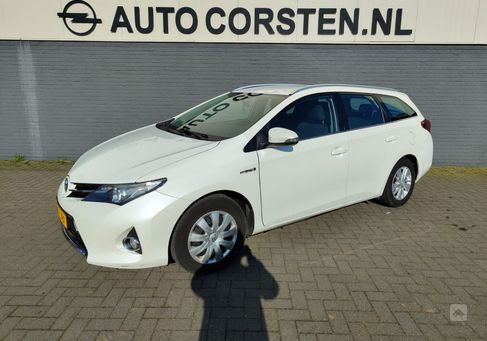 Toyota Auris Touring Sports, 2013