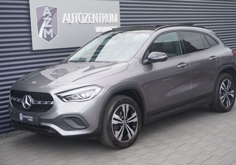 Mercedes-Benz GLA 200, 2021