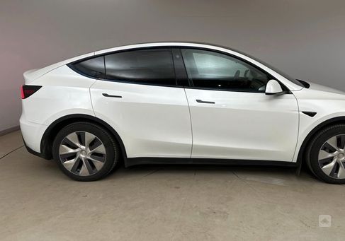 Tesla Model Y, 2024