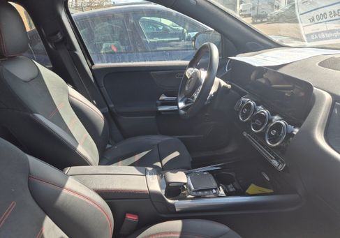Mercedes-Benz GLA 200, 2023