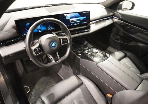 BMW 530, 2025 3