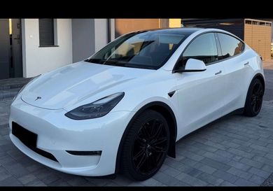 Tesla Model Y, 2024