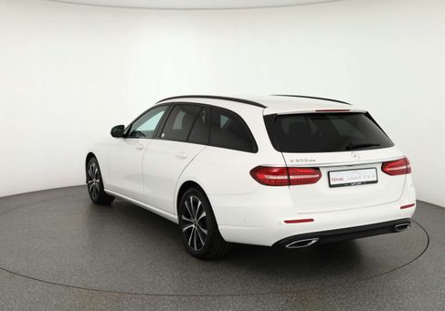 Mercedes-Benz E 300, 2022