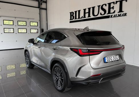Lexus NX, 2022