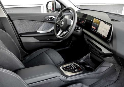 BMW 120, 2025
