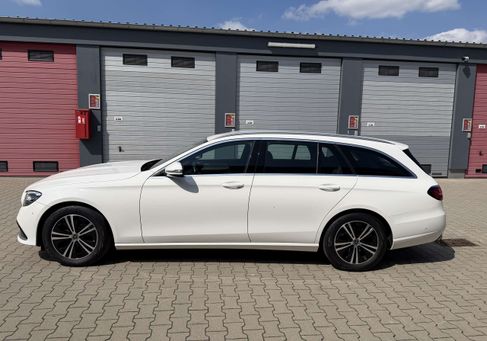 Mercedes-Benz E 200, 2022