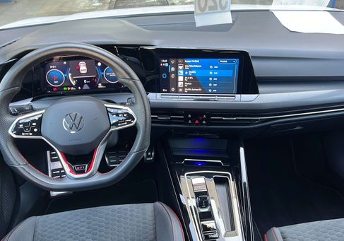 Volkswagen Golf, 2024 3