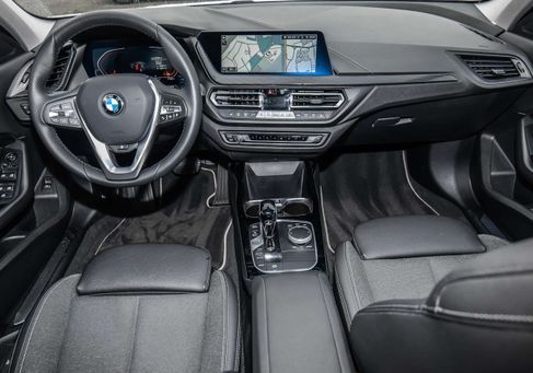 BMW 118, 2021