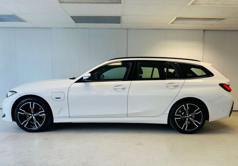 BMW 330, 2023
