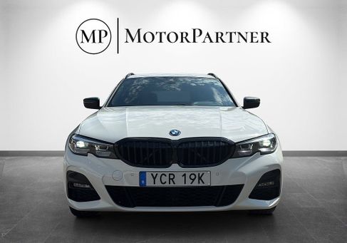 BMW 330, 2022