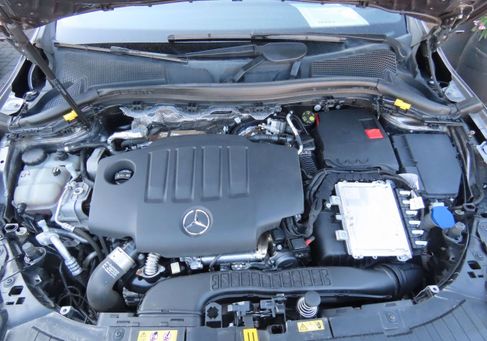 Mercedes-Benz GLA 200, 2022