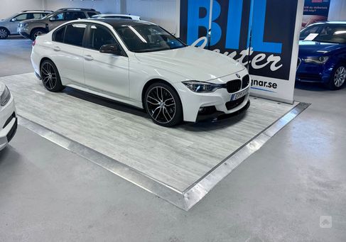 BMW 330, 2018