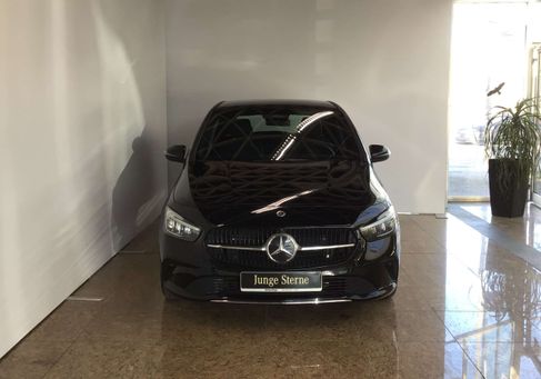 Mercedes-Benz B 200, 2022