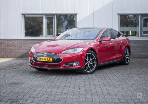 Tesla Model S, 2015