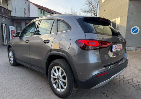 Mercedes-Benz GLA 200, 2021