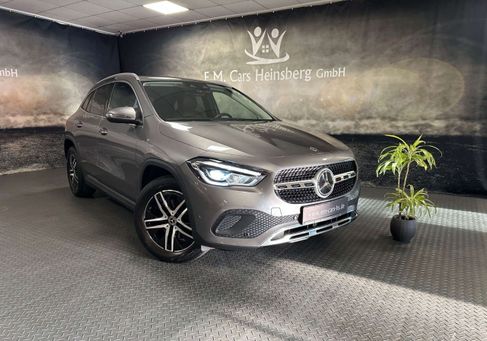 Mercedes-Benz GLA 200, 2021
