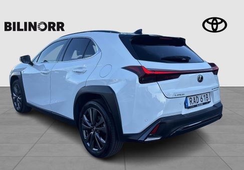 Lexus UX, 2022 3