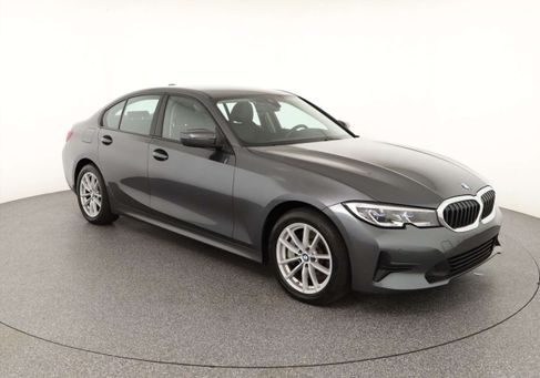 BMW 330, 2020