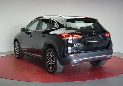 Mercedes-Benz GLA 200, 2021