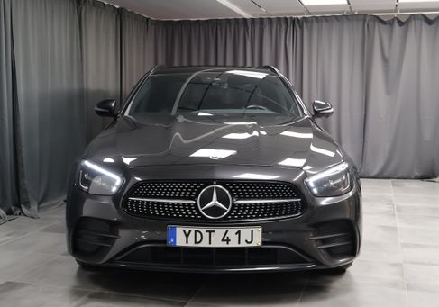 Mercedes-Benz E 300, 2022 3