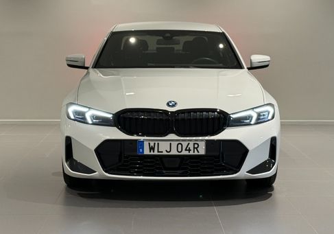 BMW 330, 2025 2
