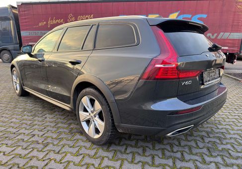 Volvo V60 Cross Country, 2019