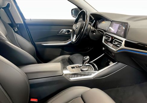 BMW 330, 2021 3
