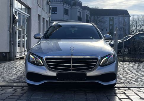 Mercedes-Benz E 200, 2020 3