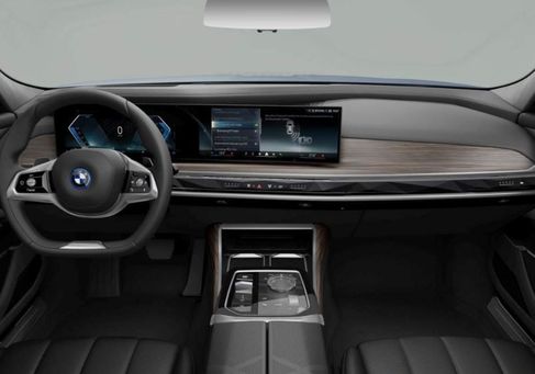 BMW 750, 2024