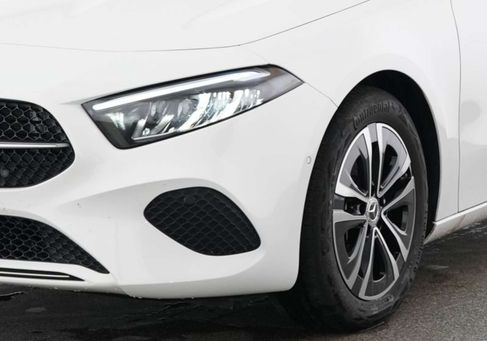 Mercedes-Benz A 200, 2025 3