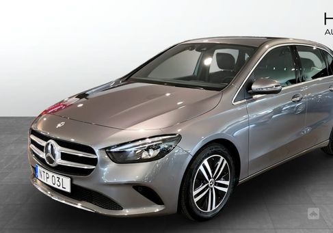Mercedes-Benz B 180, 2022
