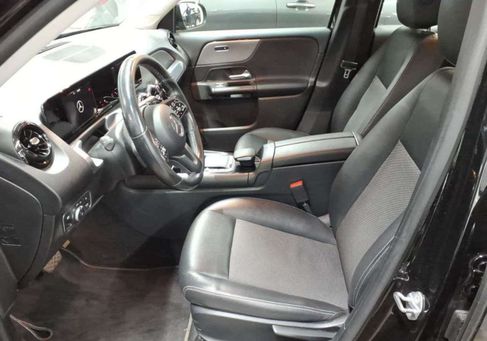 Mercedes-Benz GLB 200, 2023