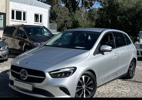 Mercedes-Benz B 180, 2023 3