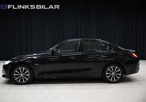 BMW 330, 2023