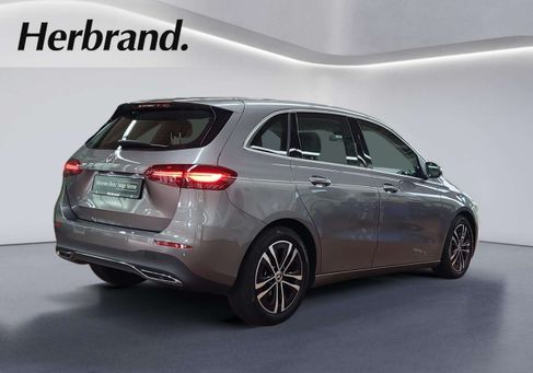 Mercedes-Benz B 180, 2023 3