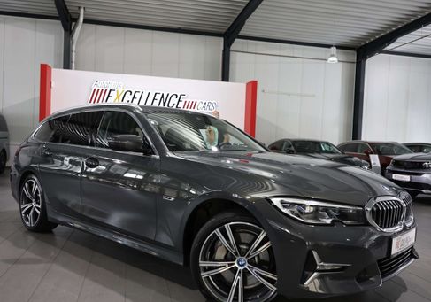 BMW 330, 2022