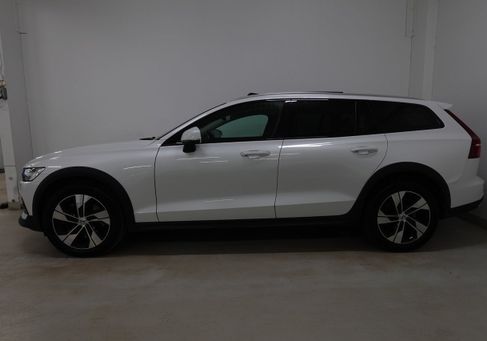 Volvo V60 Cross Country, 2022