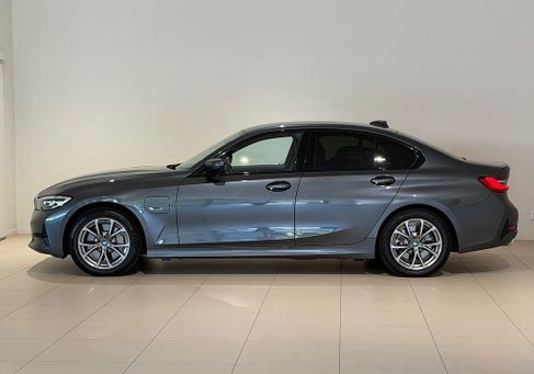 BMW 330, 2022