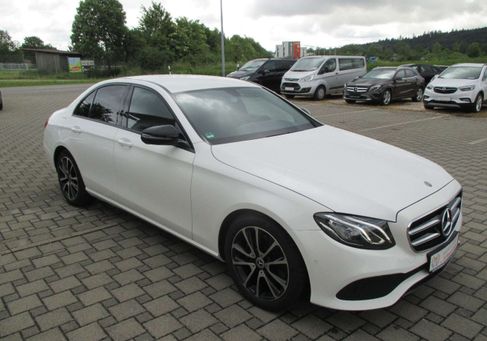 Mercedes-Benz E 220, 2018 3