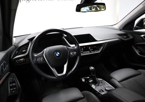 BMW 118, 2021