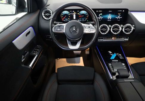 Mercedes-Benz GLA 200, 2022
