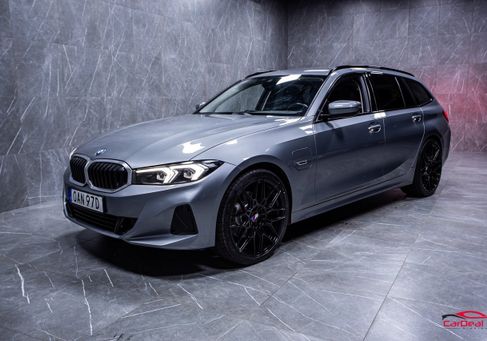 BMW 330, 2023