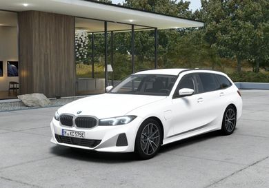 BMW 330, 2026