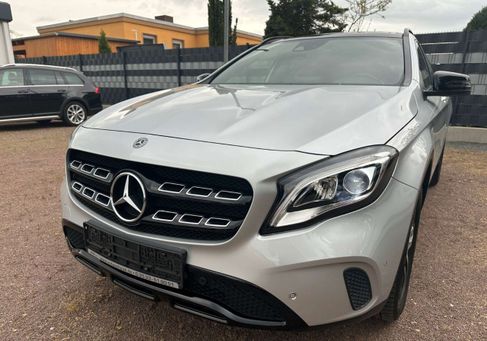 Mercedes-Benz GLA 200, 2019 3