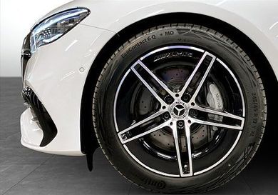 Mercedes-Benz E 300, 2025