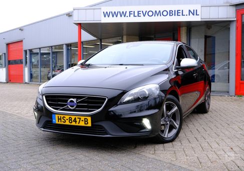 Volvo V40, 2015