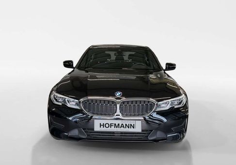 BMW 330, 2021