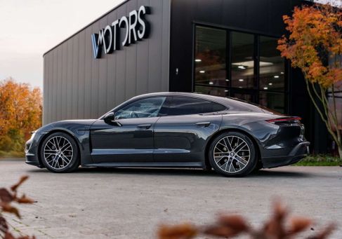 Porsche Taycan, 2022